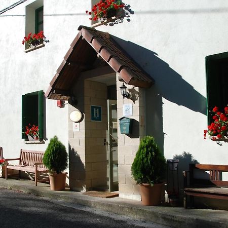 Posada Sarigarri Абаурреа-Баха Экстерьер фото